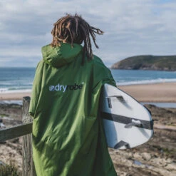 Advance Long Sleeve Change Robe 7 Advance Long Sleeve Change Robe -Diving Equipment Store 202120Dryrobe20Advance20Long20Sleeve20Premium20Outdoor20Change20Robe202020Poncho20DR10420 20Forest20Green2020Black20worn20lifestyle.2000x2000