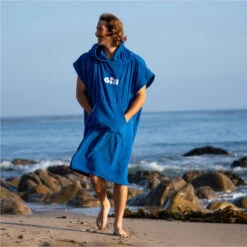 GILL Hooded Towel Changing Robe / Poncho 8 GILL Hooded Towel Changing Robe / Poncho -Diving Equipment Store 32745 202320Gill20Hooded20Towel20Changing20Robe2020Poncho20502220 20Blue20222.2000x2000