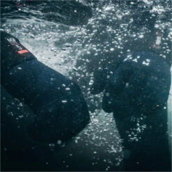 Mystic Roam 3mm Precurved Gloves 13 Mystic Roam 3mm Precurved Gloves -Diving Equipment Store 42051 202320Mystic20Roam203mm20Precurved20Gloves2035015.23002720 20Black20Lifestyle203.2000x2000