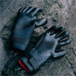 Mystic Supreme 4mm Precurved Gloves -Diving Equipment Store 42053 202220Mystic20Supreme204mm20Precurved20Gloves2035015.23002620 20Black20Lifestyle201.2000x2000