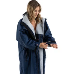 Advance Long Sleeve Change Robe V3 13 Advance Long Sleeve Change Robe V3 -Diving Equipment Store 44394 202320Dryrobe20Advance20Long20Sleeve20Changing20Robe20Poncho20DALSV320 20Navy20Blue2020Grey20side.2000x2000