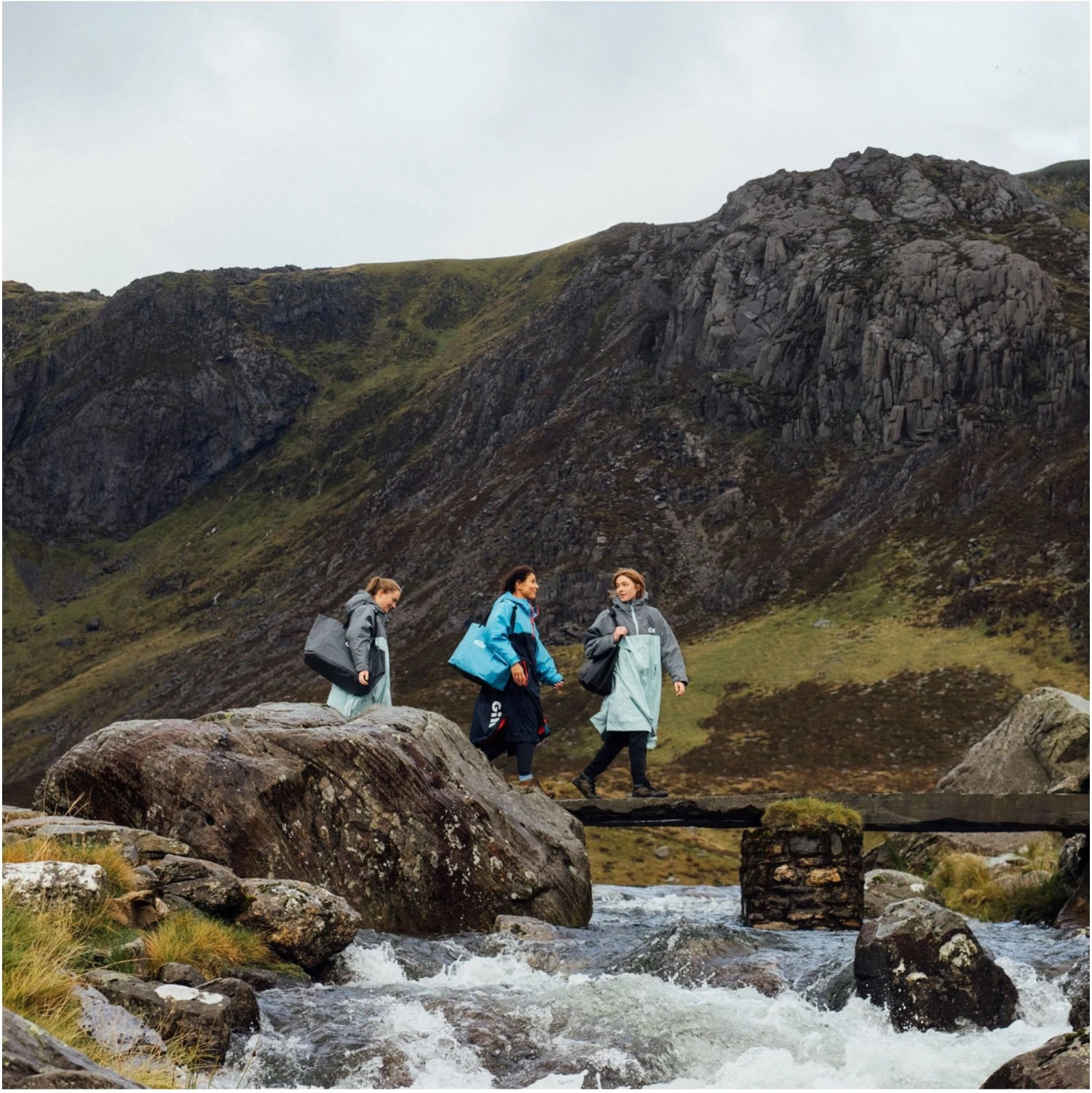 GILL Aqua Parker Change Robe 4 GILL Aqua Parker Change Robe - Image 4