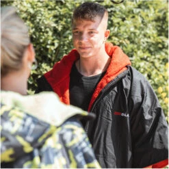 Gul Evorobe Hooded Changing Robe & Nava Performance 30L Duffel Bag Bundle 19 Gul Evorobe Hooded Changing Robe & Nava Performance 30L Duffel Bag Bundle -Diving Equipment Store 44990 32263 202220GUL20Evorobe20Changing20Robe20AC0128 B620 20Black20Red20Lifestyle201.2000x2000.2000x2000