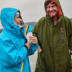 Red Paddle Co. Red Paddle Pro Change 2.0 Short Sleeve Change Robe 15 Red Paddle Co. Red Paddle Pro Change 2.0 Short Sleeve Change Robe -Diving Equipment Store 45262 202320Red20Paddle20Pro20Change202020Short20Sleeve20Change20Robe20002009006012220 20Parker20Green2020Lifestyle203.2000x2000