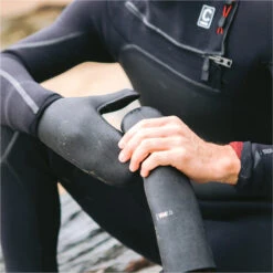 Wired+ 7mm Neoprene Wetsuit Mittens 7 Wired+ 7mm Neoprene Wetsuit Mittens -Diving Equipment Store 45758 202320C Skins20Wired207mm20Neoprene20Wetsuit20Mittens20C GLWIP720 20Black20Lifestyle.2000x2000