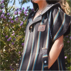 Slowtide Baja Stripe Hooded Towel Change Robe / Poncho 16 Slowtide Baja Stripe Hooded Towel Change Robe / Poncho -Diving Equipment Store 45967 202320Slowtide20Baja20Stripe20Hooded20Towel20Change20Robe2020Poncho20ST11520 20Black20Lifestyle201.2000x2000