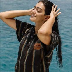 Slowtide Baja Stripe Hooded Towel Change Robe / Poncho 14 Slowtide Baja Stripe Hooded Towel Change Robe / Poncho -Diving Equipment Store 45967 202320Slowtide20Baja20Stripe20Hooded20Towel20Change20Robe2020Poncho20ST11520 20Black20Lifestyle204.2000x2000