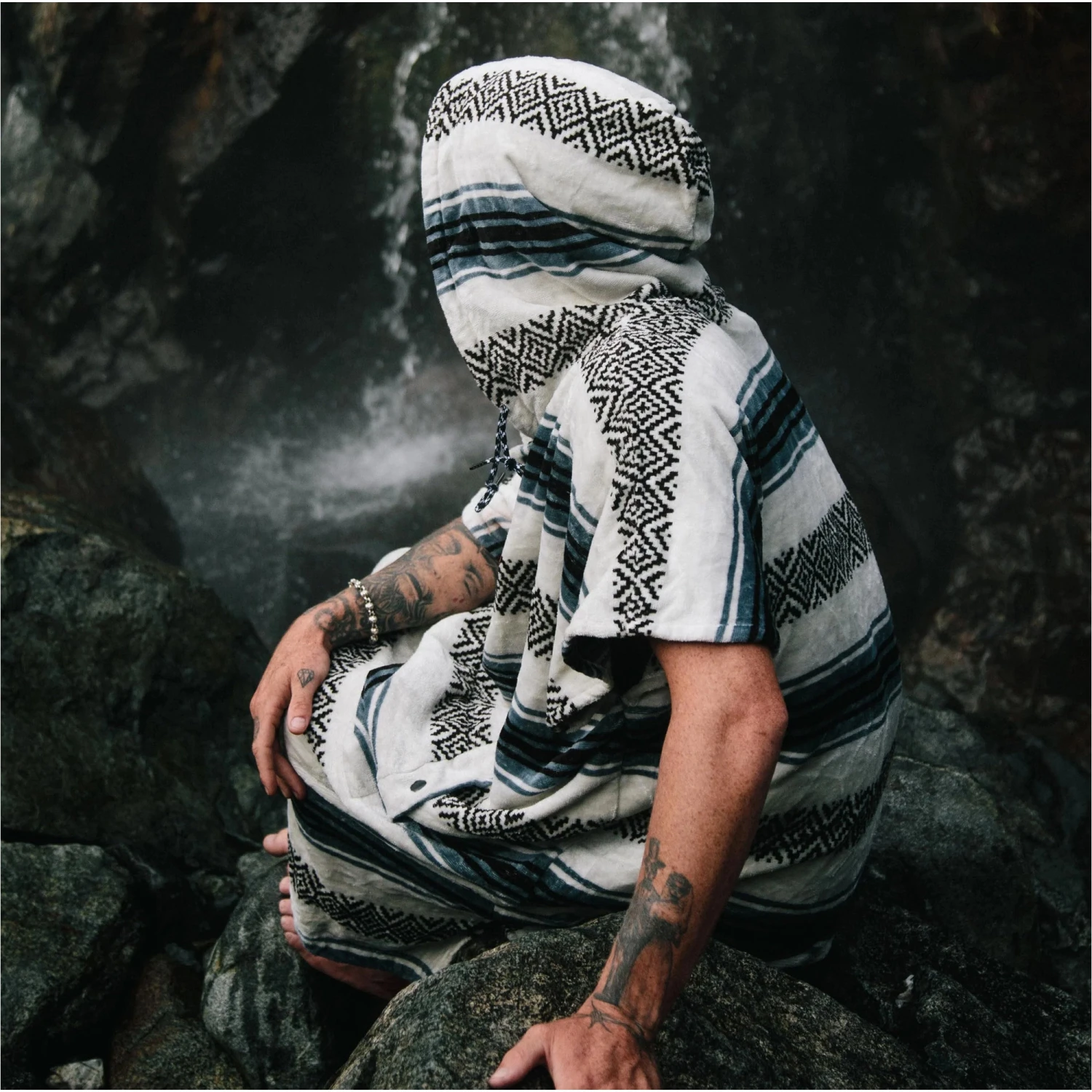 Slowtide Oso Hooded Towel Change Robe / Poncho 8 Slowtide Oso Hooded Towel Change Robe / Poncho - Image 8