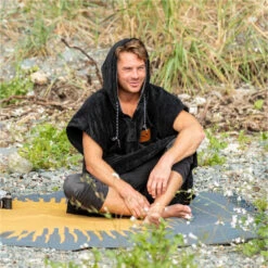 Slowtide The Digs Hooded Towel Change Robe / Poncho 14 Slowtide The Digs Hooded Towel Change Robe / Poncho -Diving Equipment Store 45984 202320Slowtide20The20Digs20Hooded20Towel20Change20Robe20Poncho20ST17320 20Black206.2000x2000