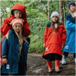 Red Paddle Co. Junior Dry Changing Poncho -Diving Equipment Store 46257 202420Red20Paddle20Co20Junior20Dry20Changing20Poncho200020090060120 20Red2010.2000x2000