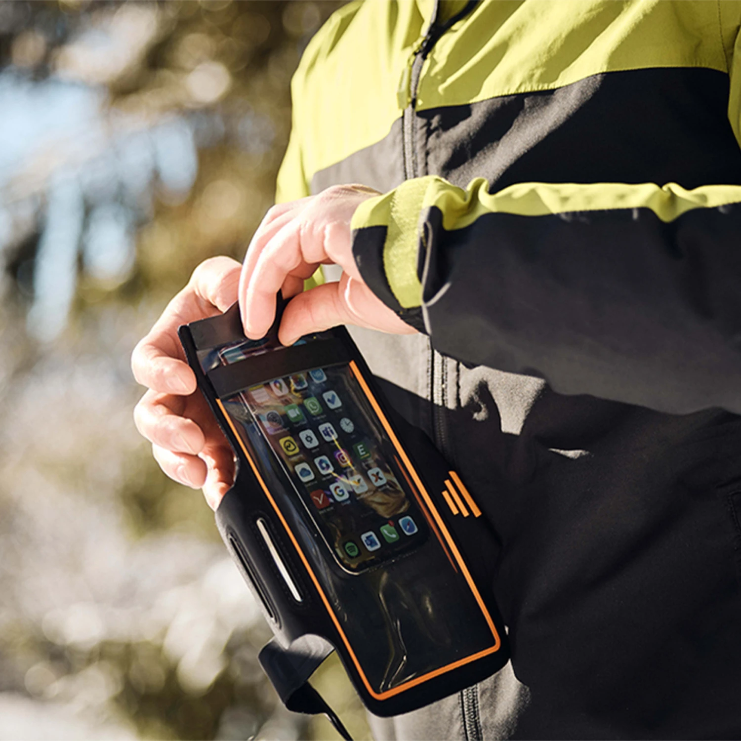 Fidlock Magnetic Armband Dry Bag 3 Fidlock Magnetic Armband Dry Bag - Image 3